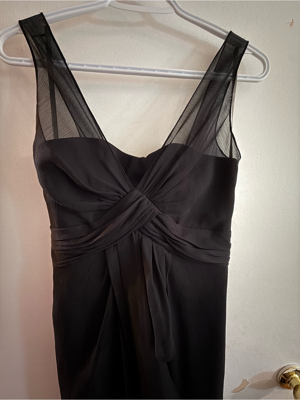 Elegant Black Sleeveless Twist-Front Evening Dress by Vera Wang